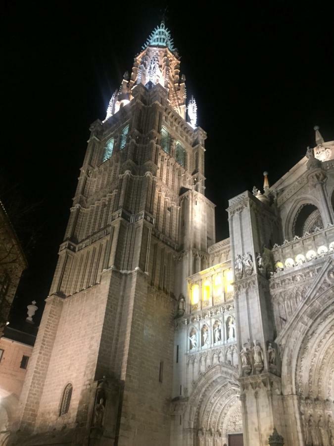 Apartamentos Catedral Escalinata Толедо Екстериор снимка